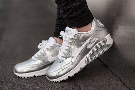 nike metallic silber air